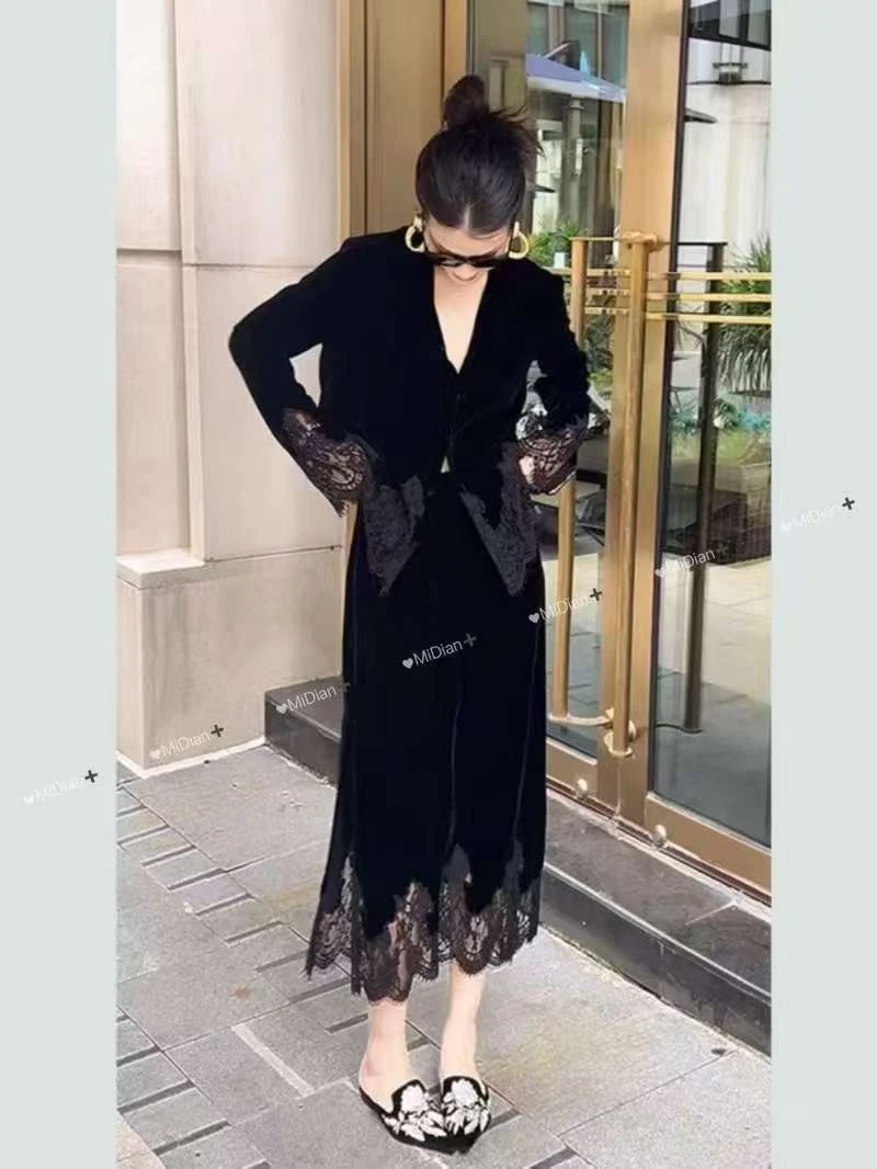 晴玥家232新款黑色丝绒V领蕾丝拼接上衣长裙两件套