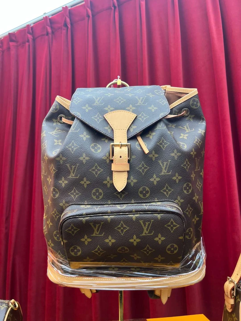 99新 LouisVuitton/路易威登 拉斐尔二/Lv双肩包/楷楷