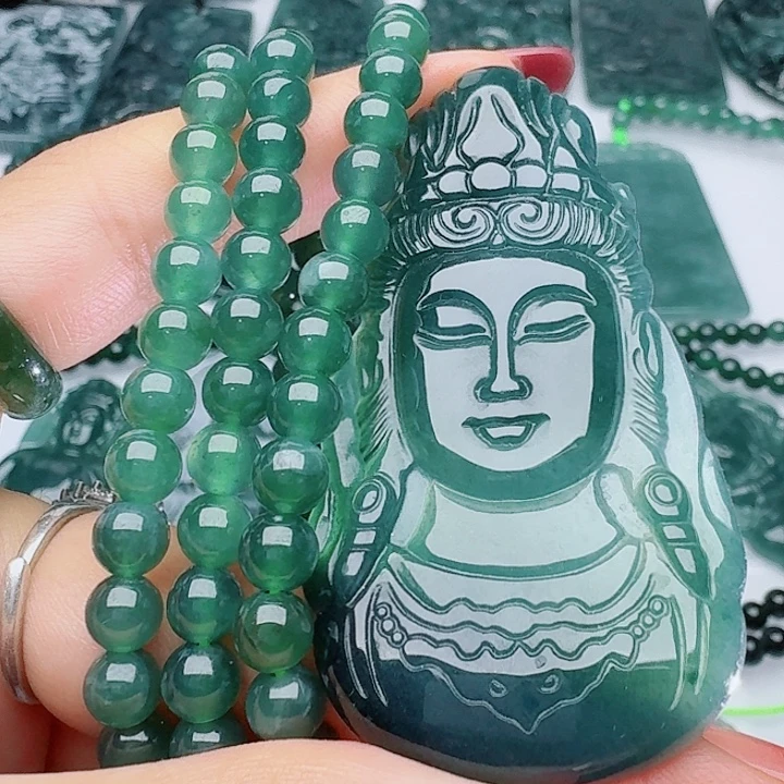 翡翠未镶嵌颈饰多样性发其一