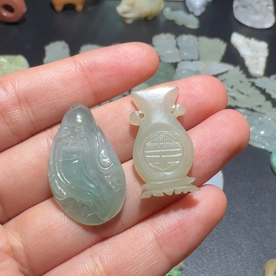 周***舫翡翠未镶嵌颈饰1111