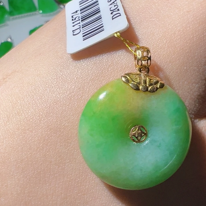 翡翠挂件18K金镶嵌翡翠m