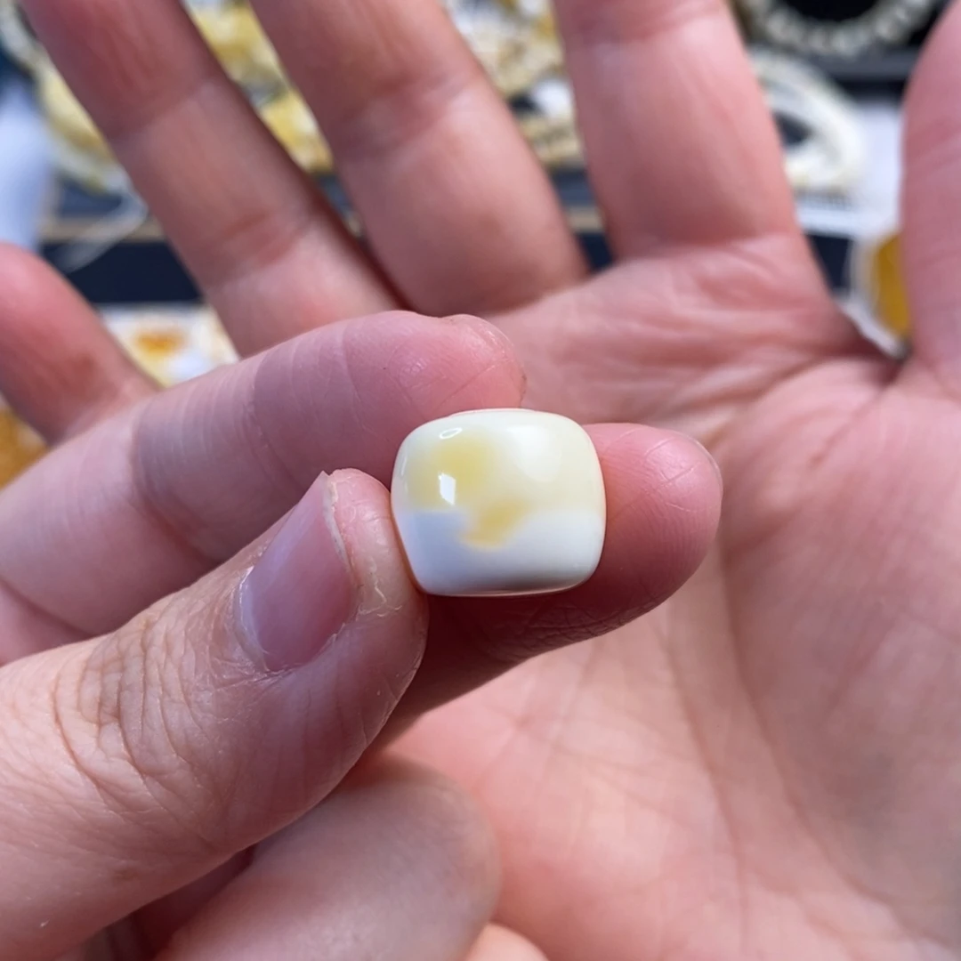 蜜蜡未镶嵌裸石瓷白老型单珠14