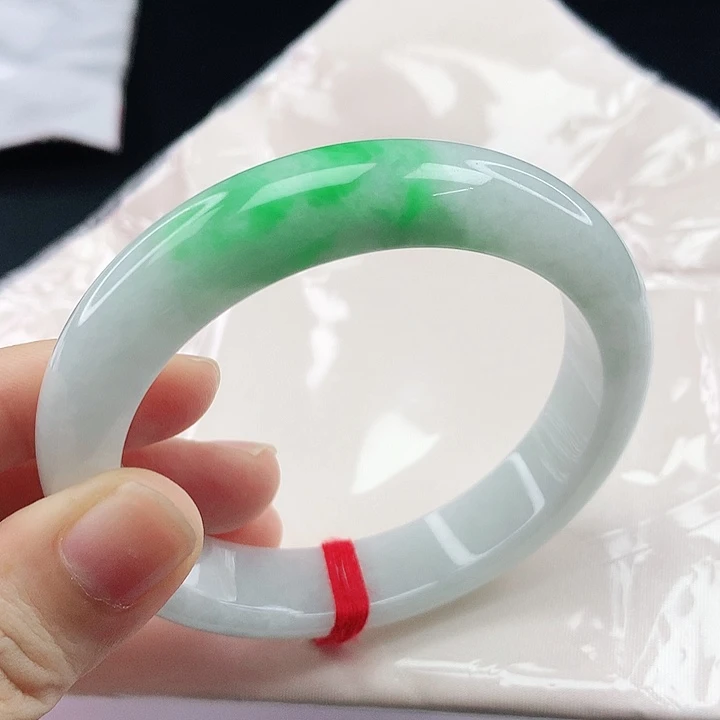 翡翠手镯未镶嵌翡翠133