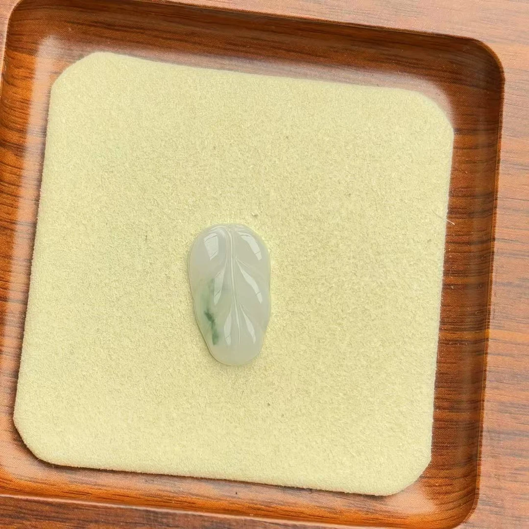 天然缅甸A货翡翠迷你飘花叶子吊坠