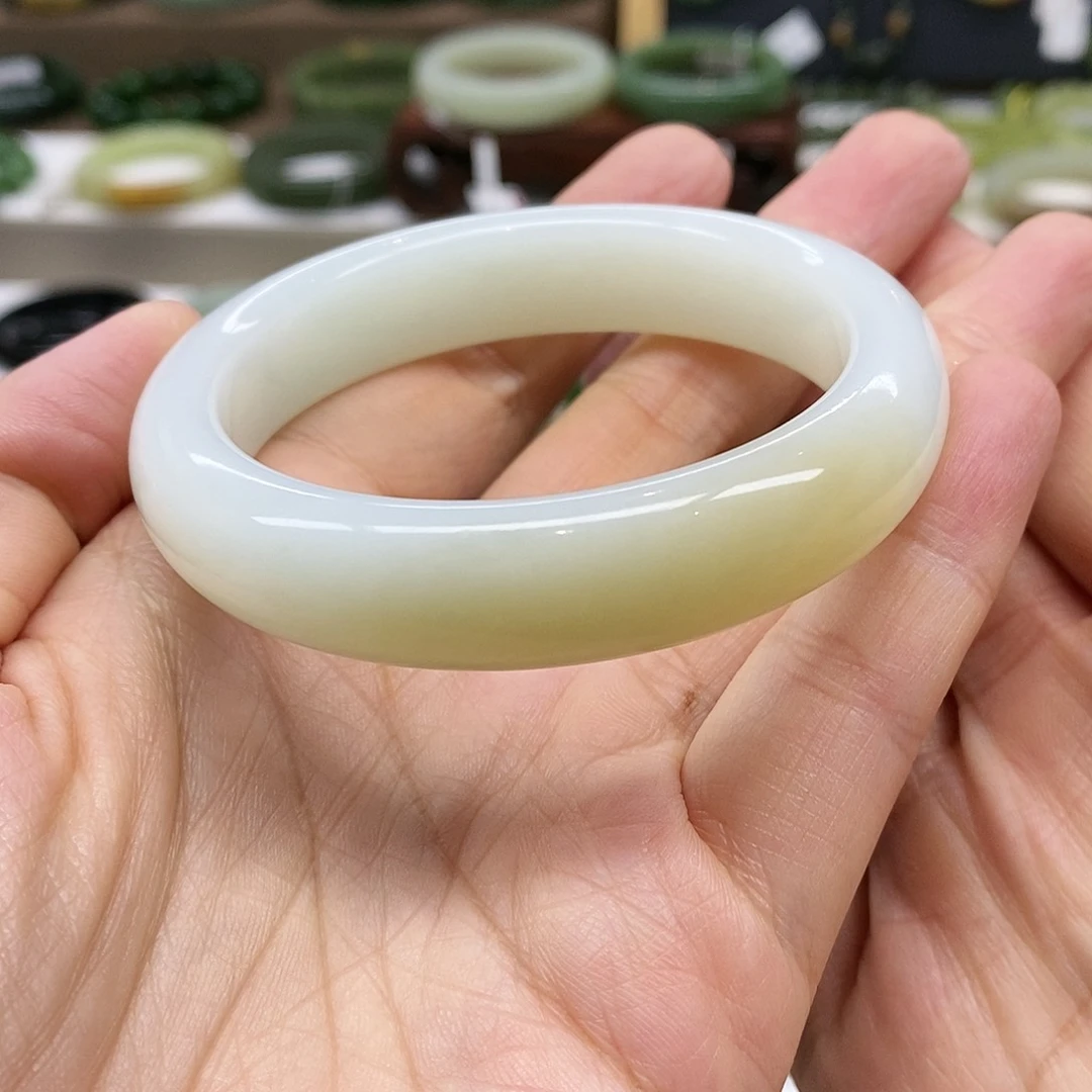 【闪购商品】未镶嵌手镯和田玉