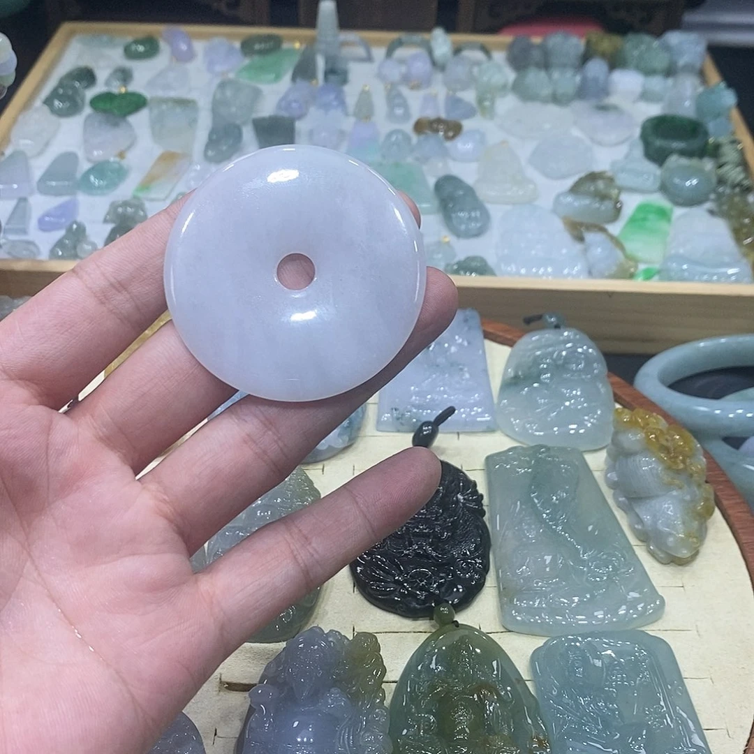 颈饰未镶嵌翡翠平安扣