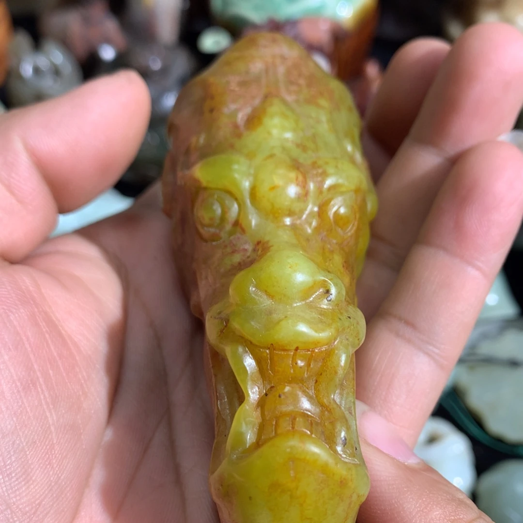 透闪石质玉未镶嵌颈饰