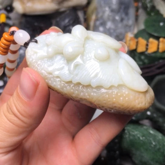 和田玉未镶嵌把件