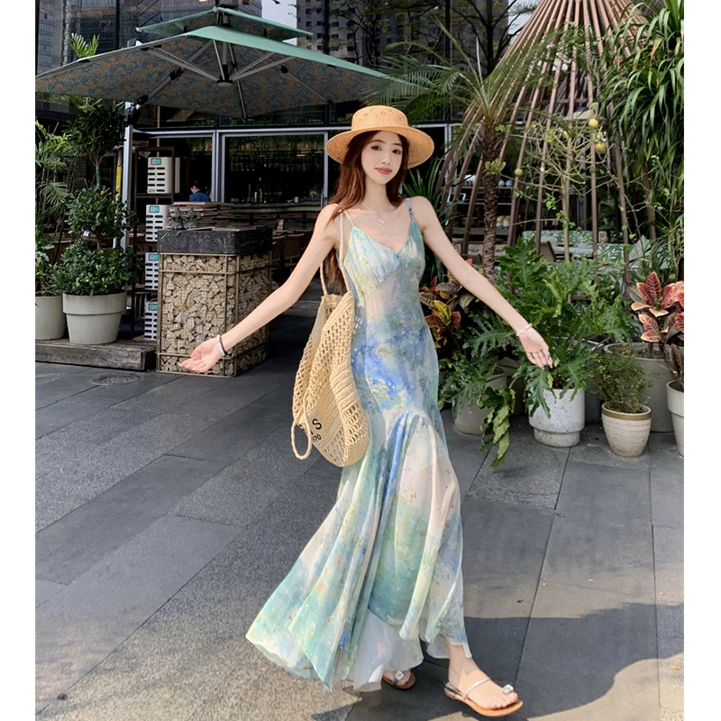法式纯欲风印花晕染绿色吊带连衣裙气质V领小众夏季海边度假长裙