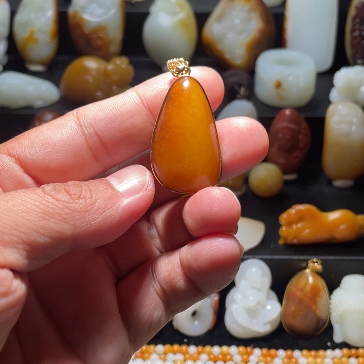 18K金镶嵌和田玉珠宝奇石永****涯