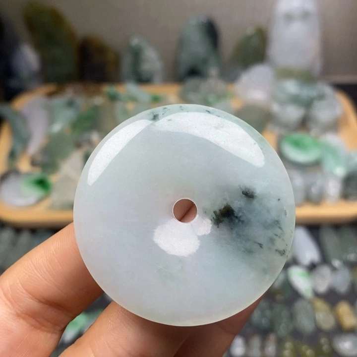 翡翠未镶嵌颈饰平安扣