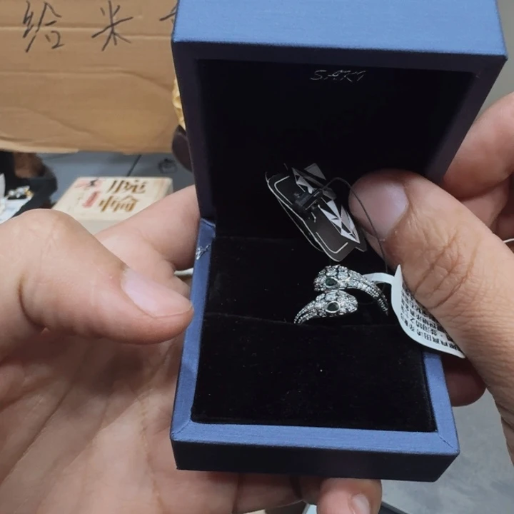 手工艺品琉璃瓷器工艺品摆件等