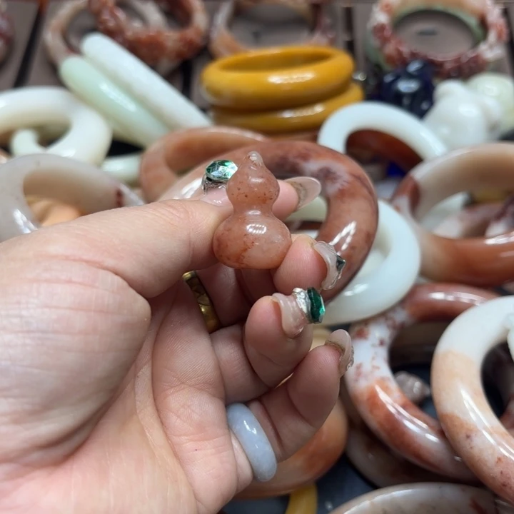 小***～石英质玉未镶嵌手镯