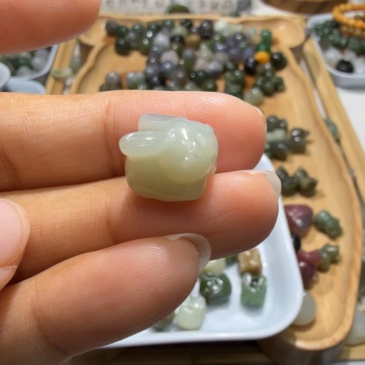 六***哈和田玉未镶嵌珠宝半成品