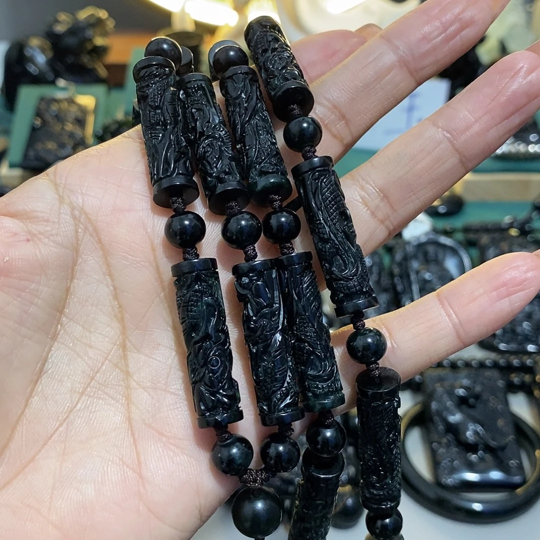 繁***后未镶嵌蛇纹石玉颈饰