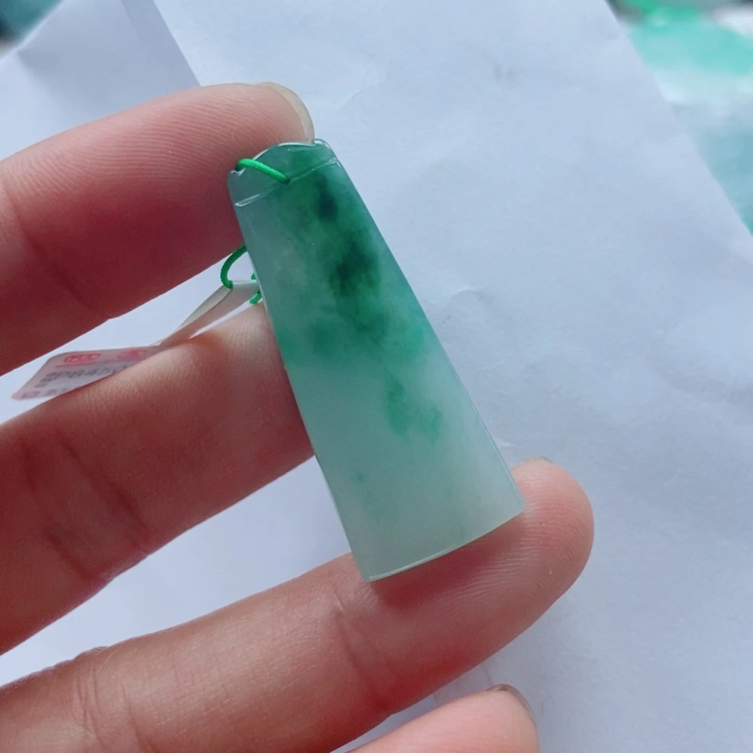 翡翠颈饰未镶嵌天然