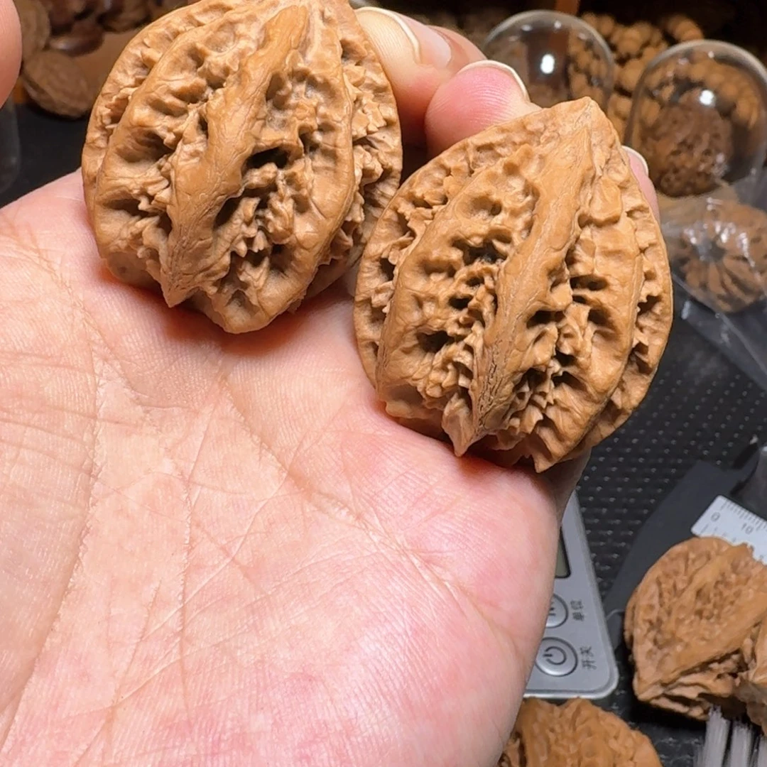 文玩核桃把件八棱血灯笼