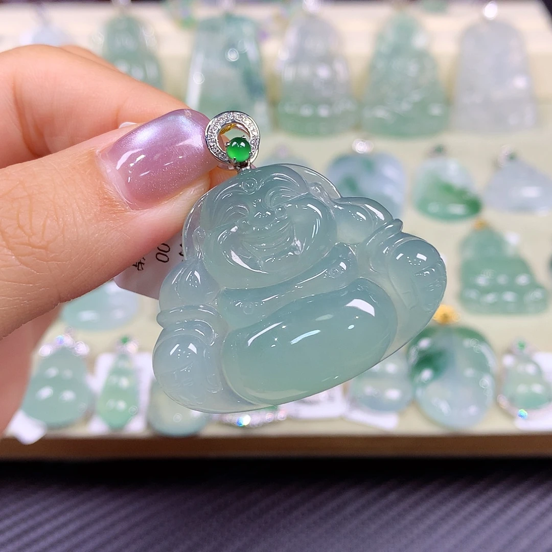 钰***姐颈饰18K金镶嵌翡翠佛公