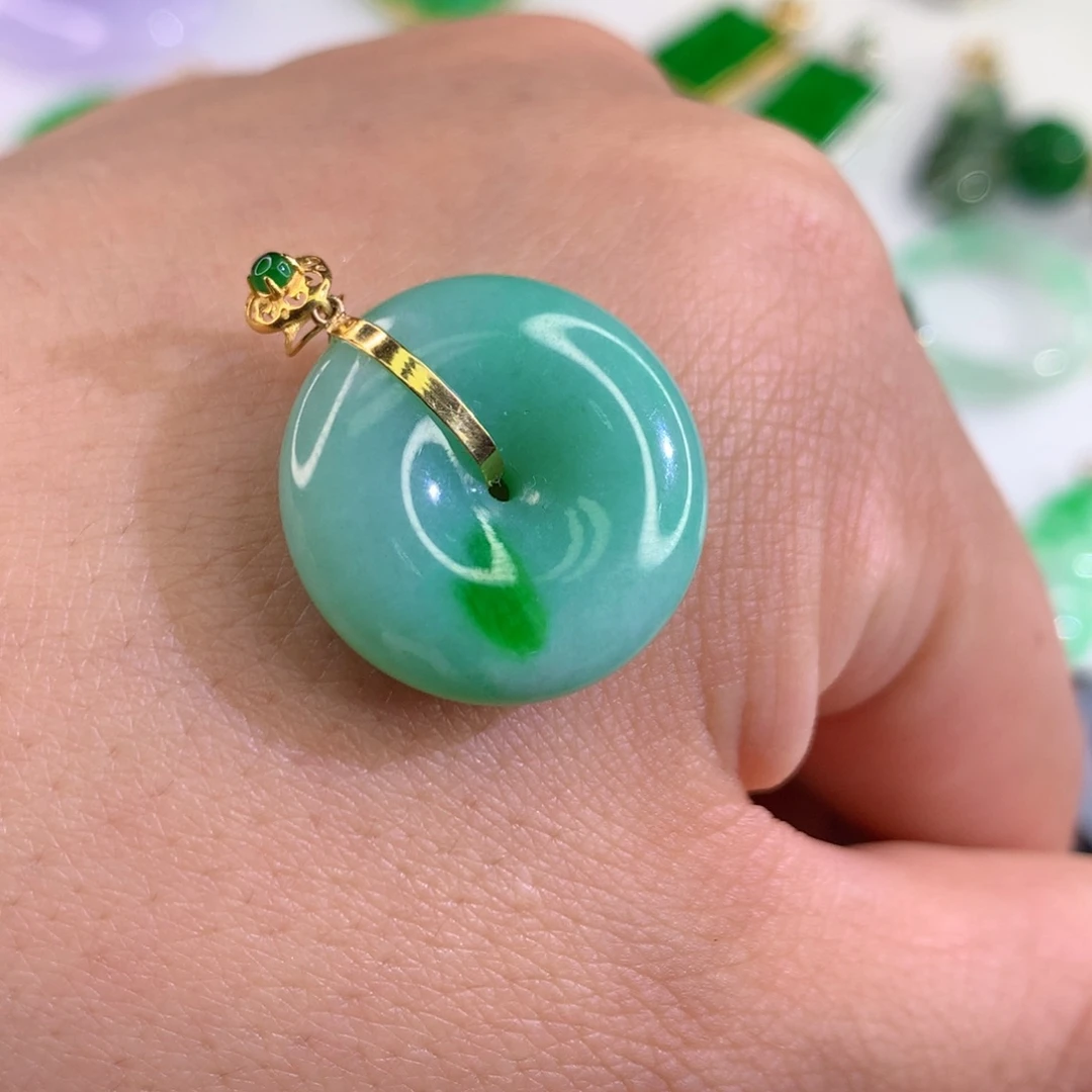 翡翠18K金镶嵌颈饰翡翠