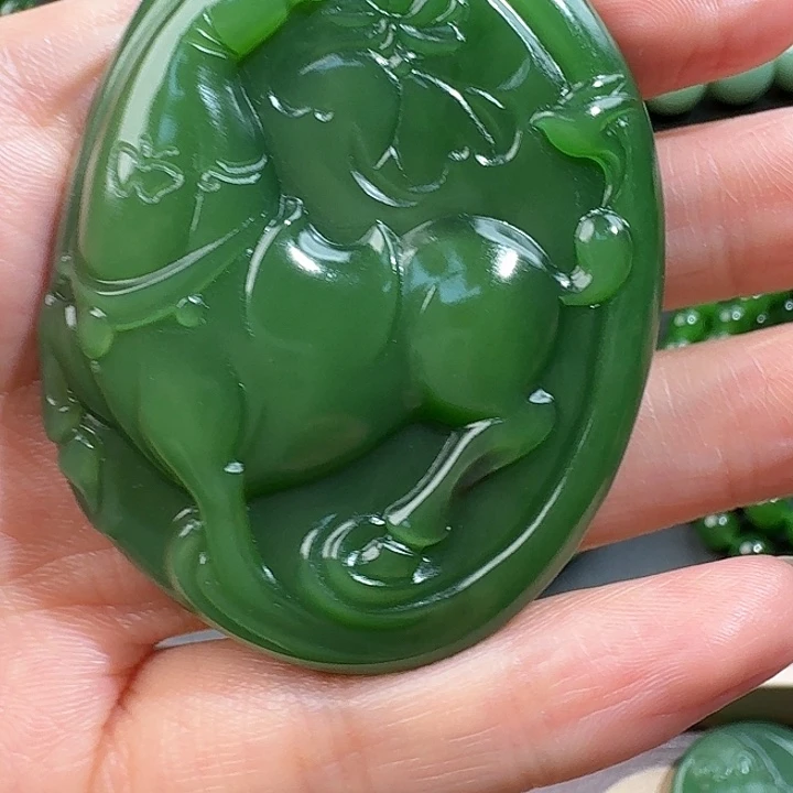 阳***伟和田玉（碧玉）未镶嵌颈饰