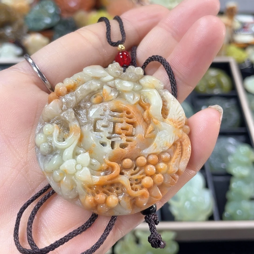 蛇纹石玉颈饰未镶嵌