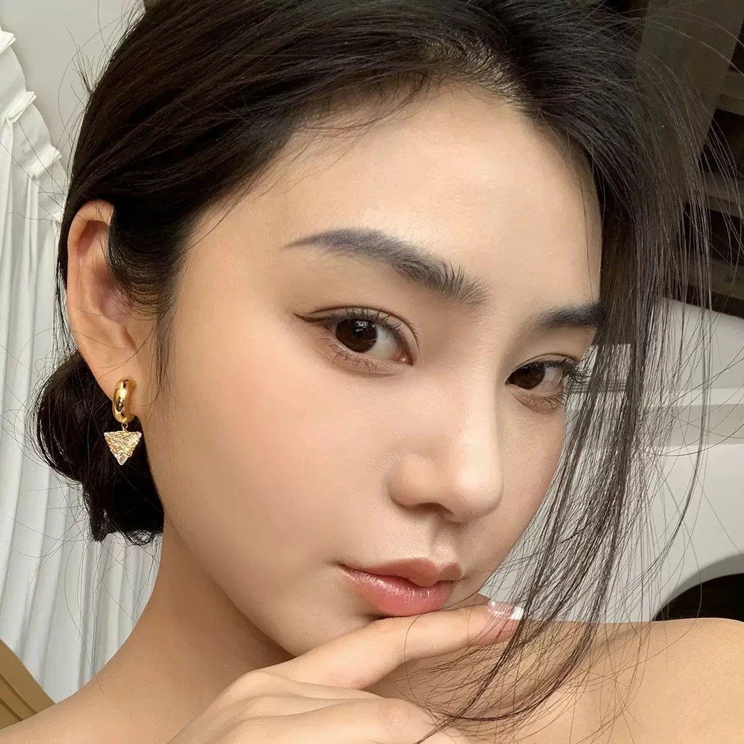 铜合金锆石耳饰 铜合金锆石耳饰 棕色方块锆石耳扣 高级定制系列