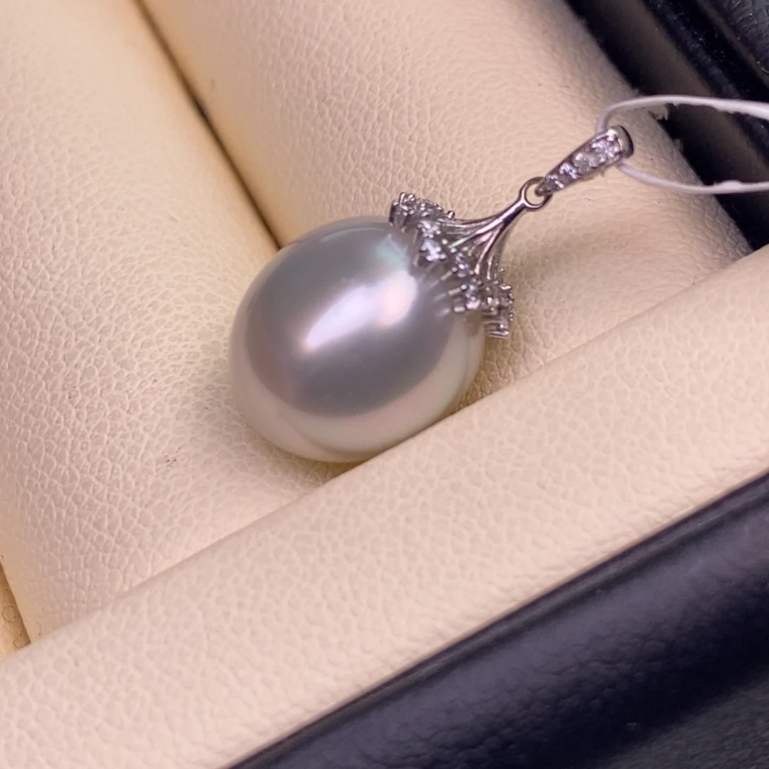 颈饰18K金镶嵌海水珍珠