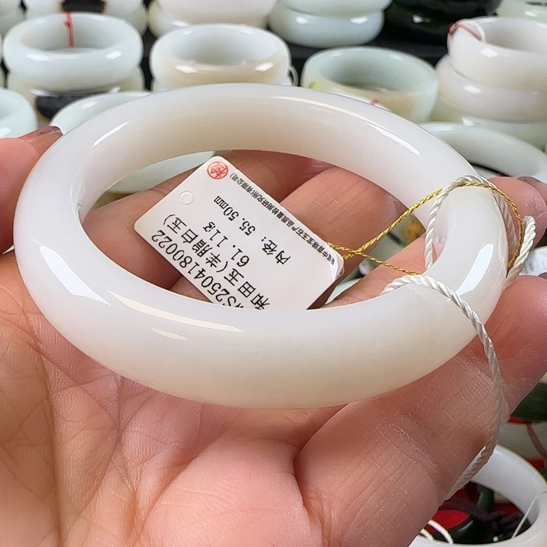 和田玉未镶嵌手镯