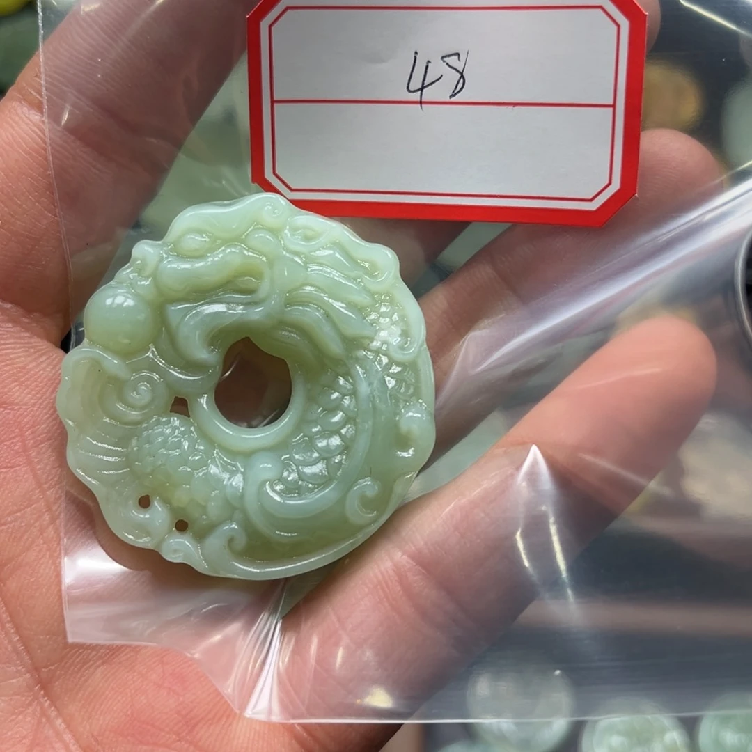 蛇纹石玉颈饰合金云*桉