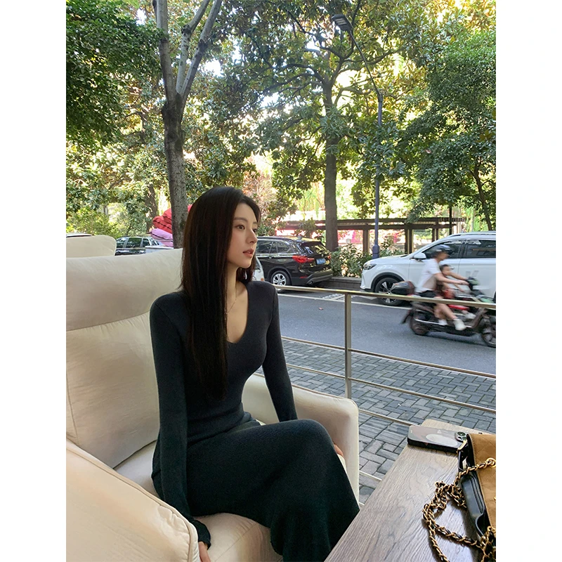 ADA MISS极简深V领纸片人羊毛内搭针织连衣裙修身长裙女秋季新款