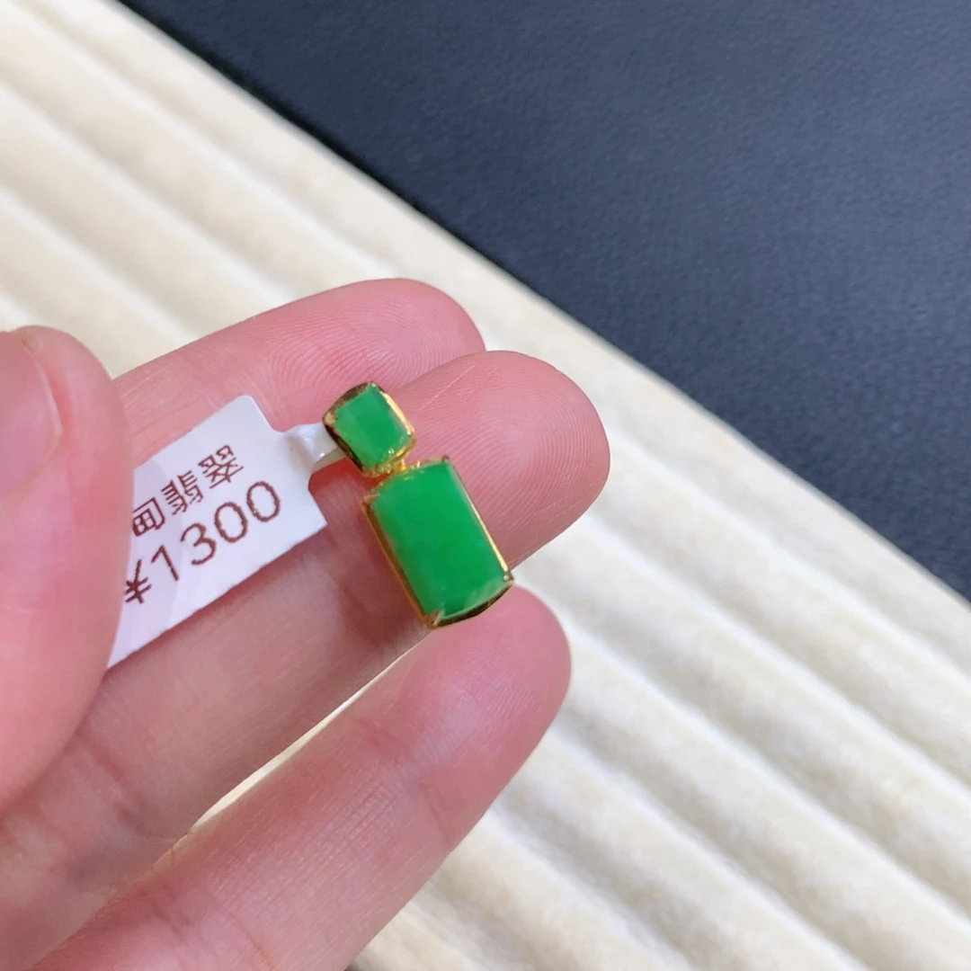 我***崽翡翠18K金镶嵌颈饰