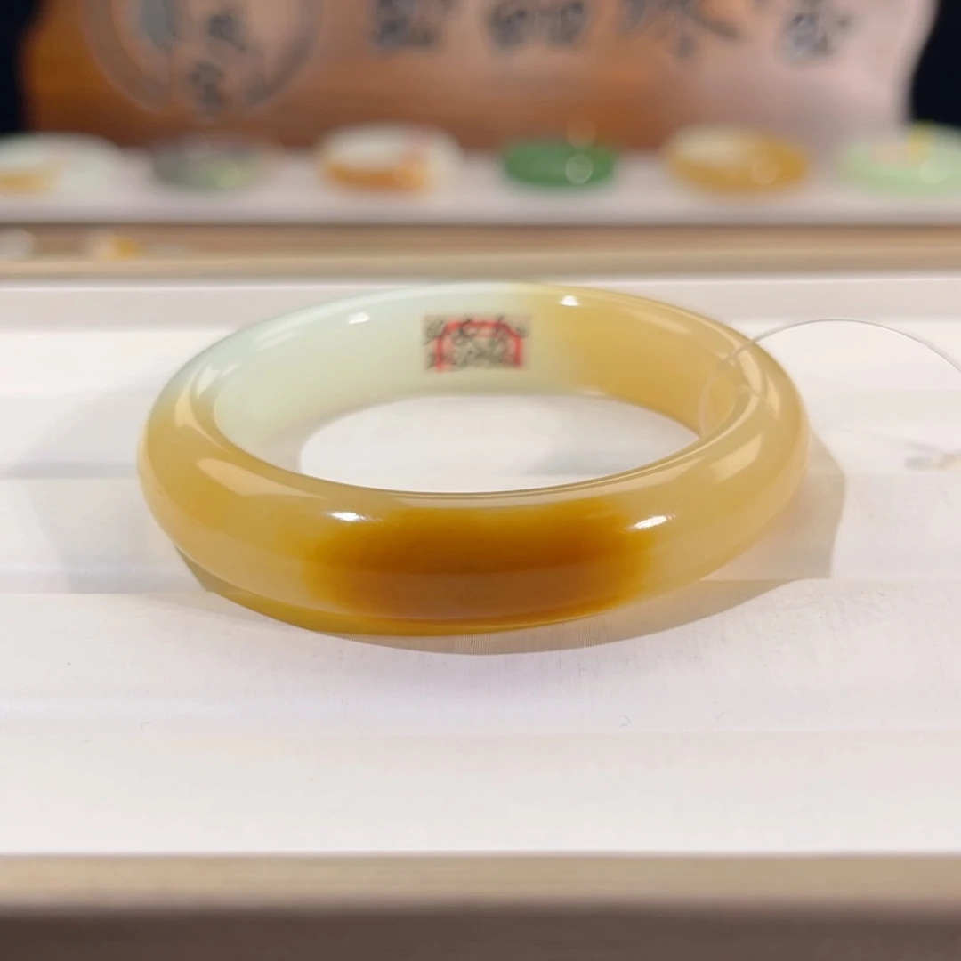 和田玉未镶嵌手镯糖白