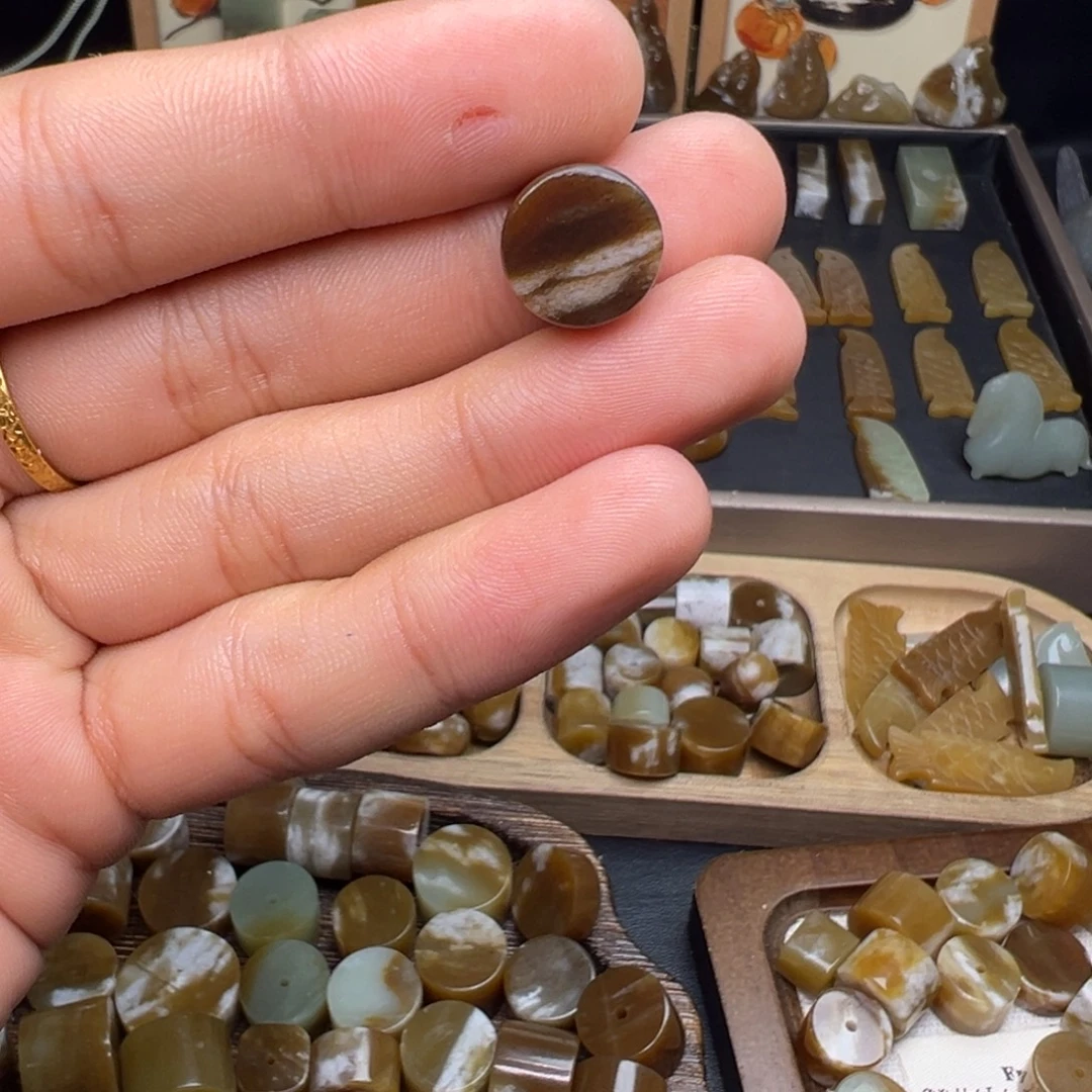 和田玉（糖玉）未镶嵌珠宝奇石圆牌12