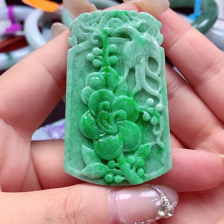 小***牙颈饰未镶嵌翡翠翡翠