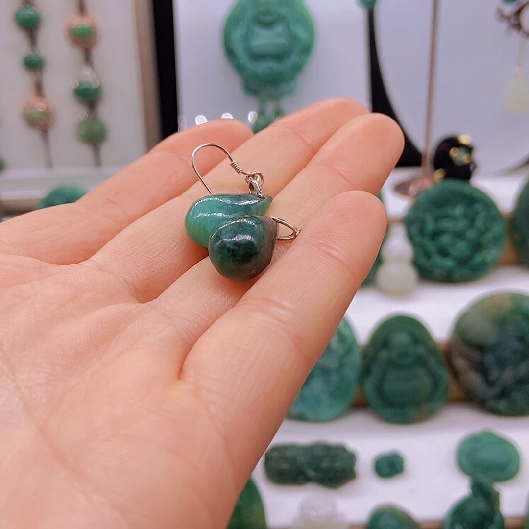 独山玉颈饰未镶嵌家****）