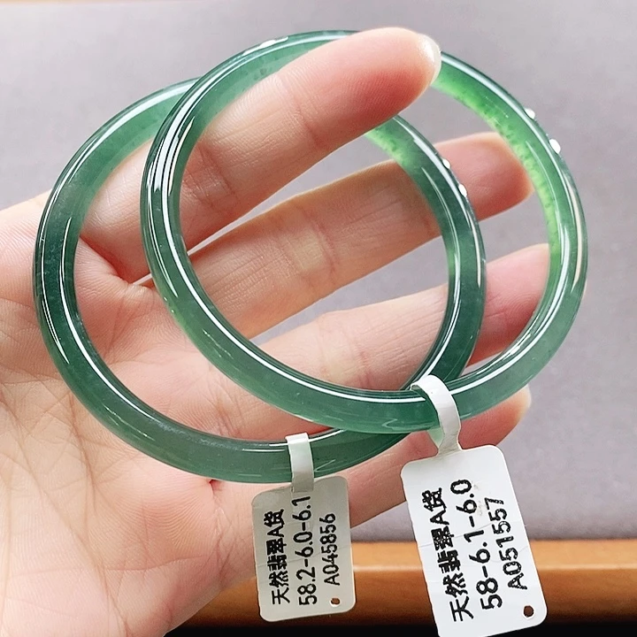 翡翠未镶嵌手镯（圆镯）