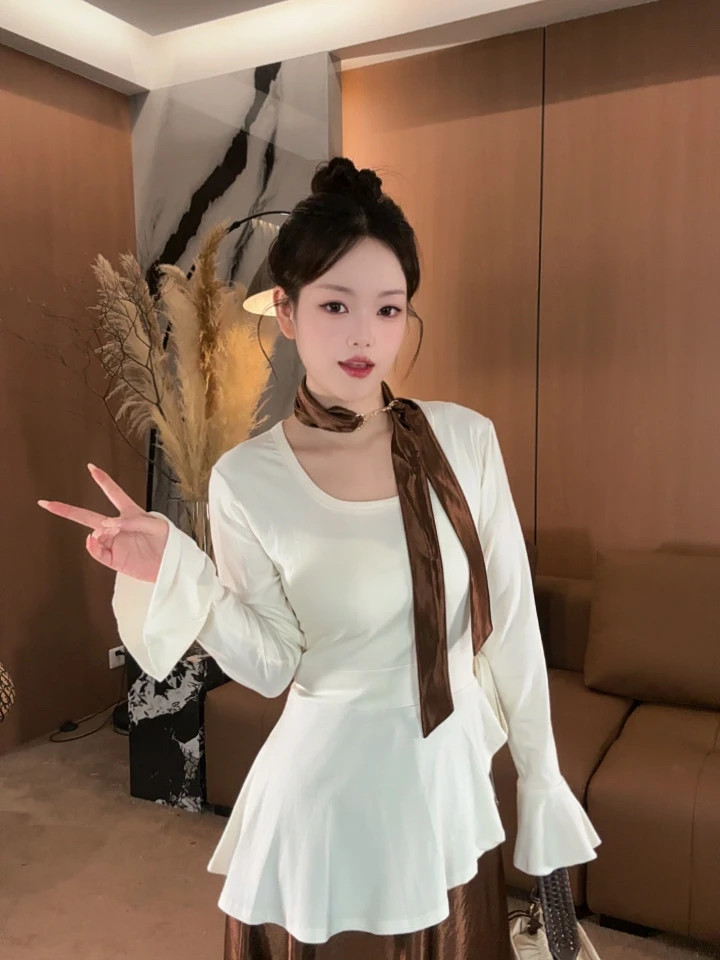 大码微胖mm不规则荷叶边下摆掐腰长袖T恤女修身显瘦喇叭袖上衣