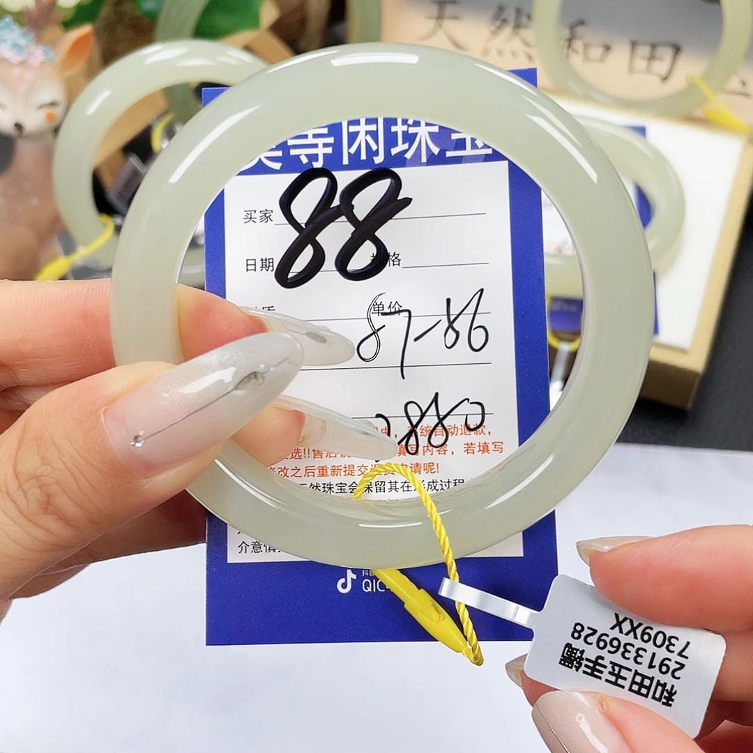 和田玉未镶嵌手镯