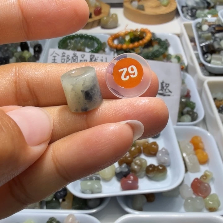 和田玉未镶嵌珠宝奇石