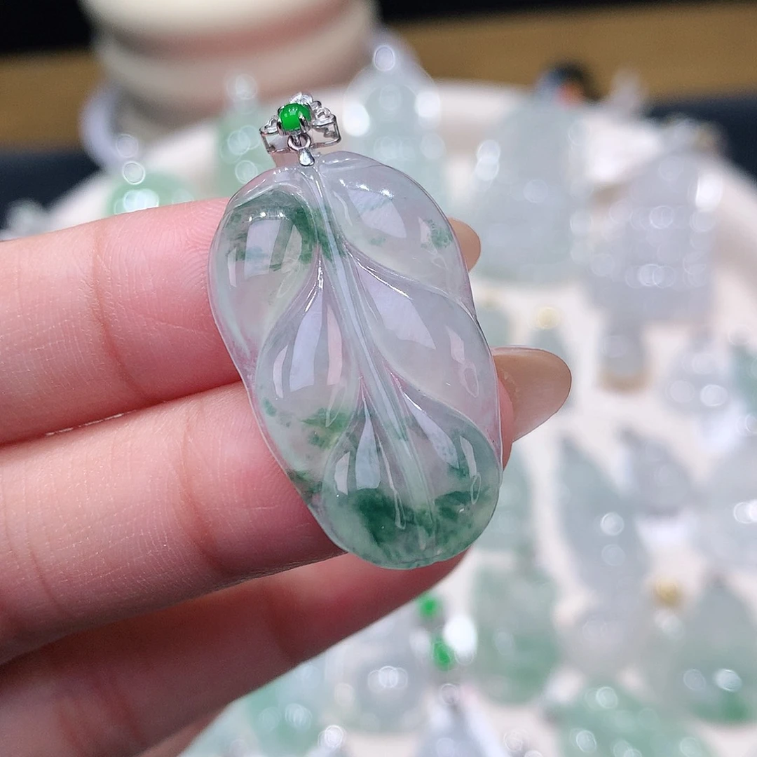 颈饰18K金镶嵌翡翠叶子