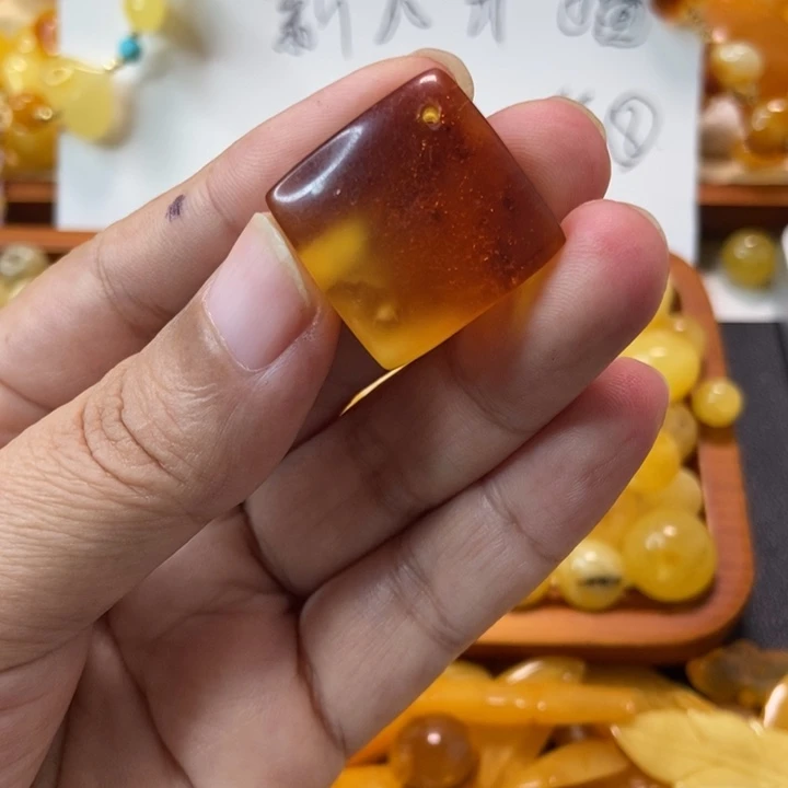 琥珀未镶嵌珠宝奇石