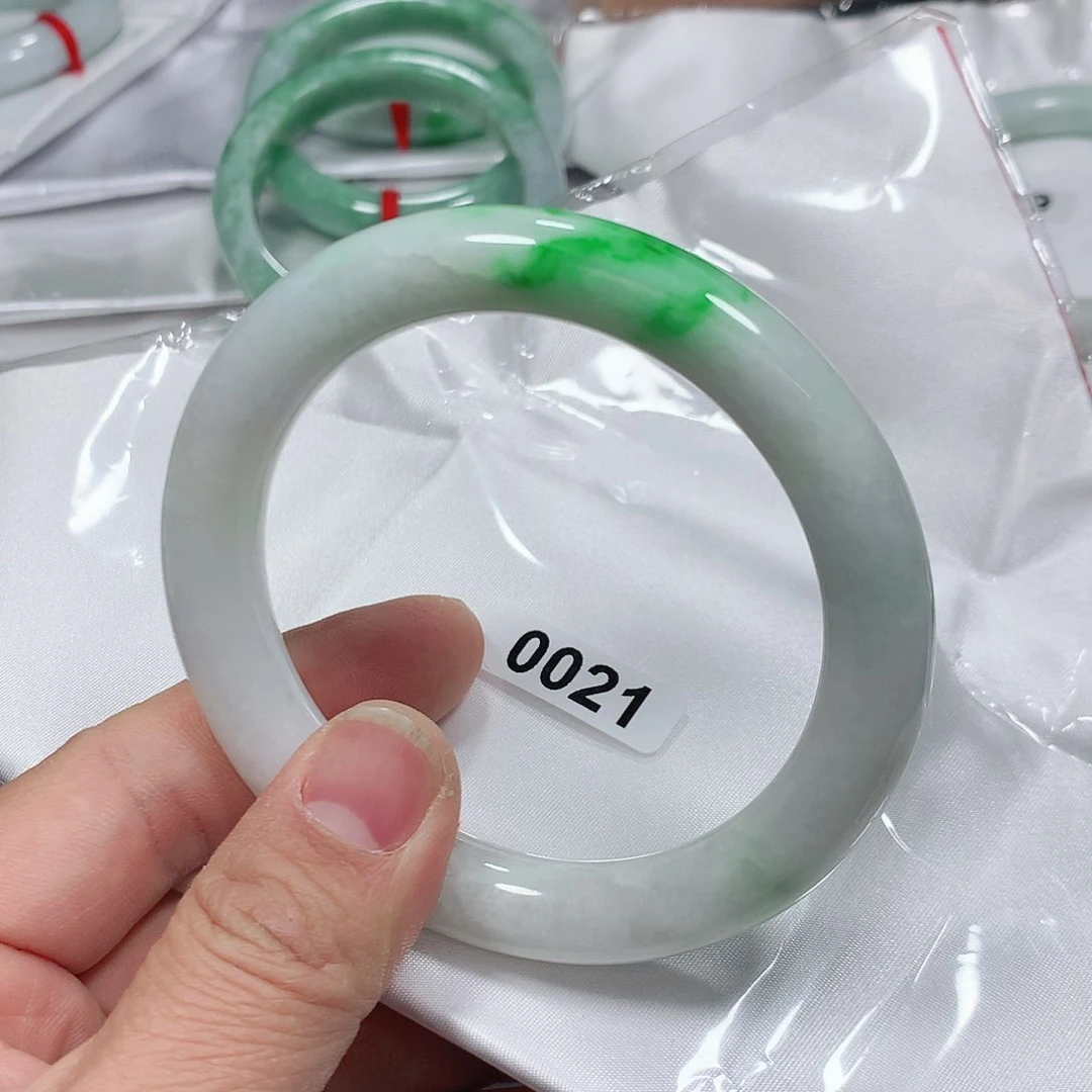 翡翠手镯未镶嵌a**娃天然缅甸翡翠手镯A货