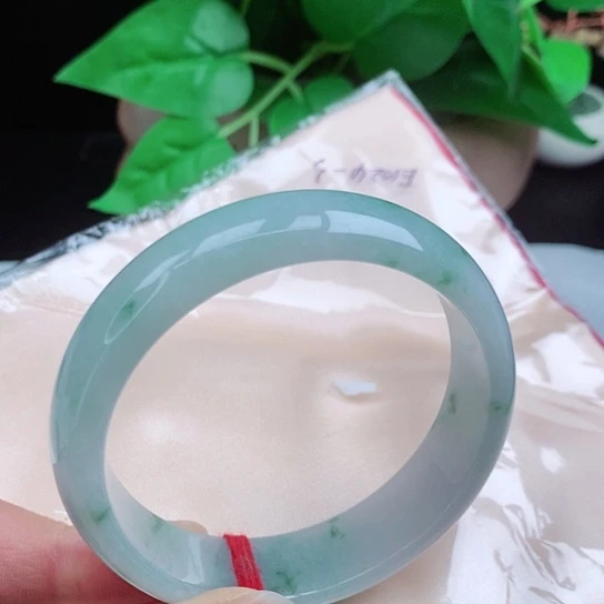 翡翠手镯未镶嵌         正圈59+飘花