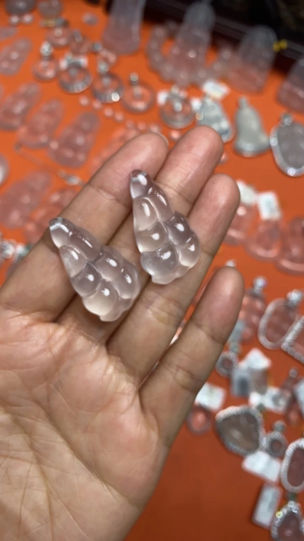 俄料石英质玉叶子