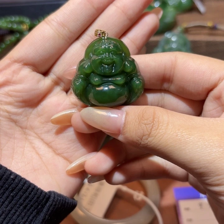 颈饰18K金镶嵌和田玉（碧玉）