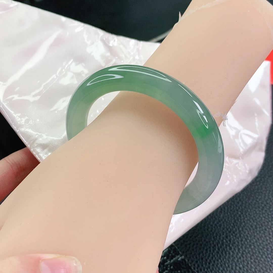 翡翠未镶嵌手镯56圈