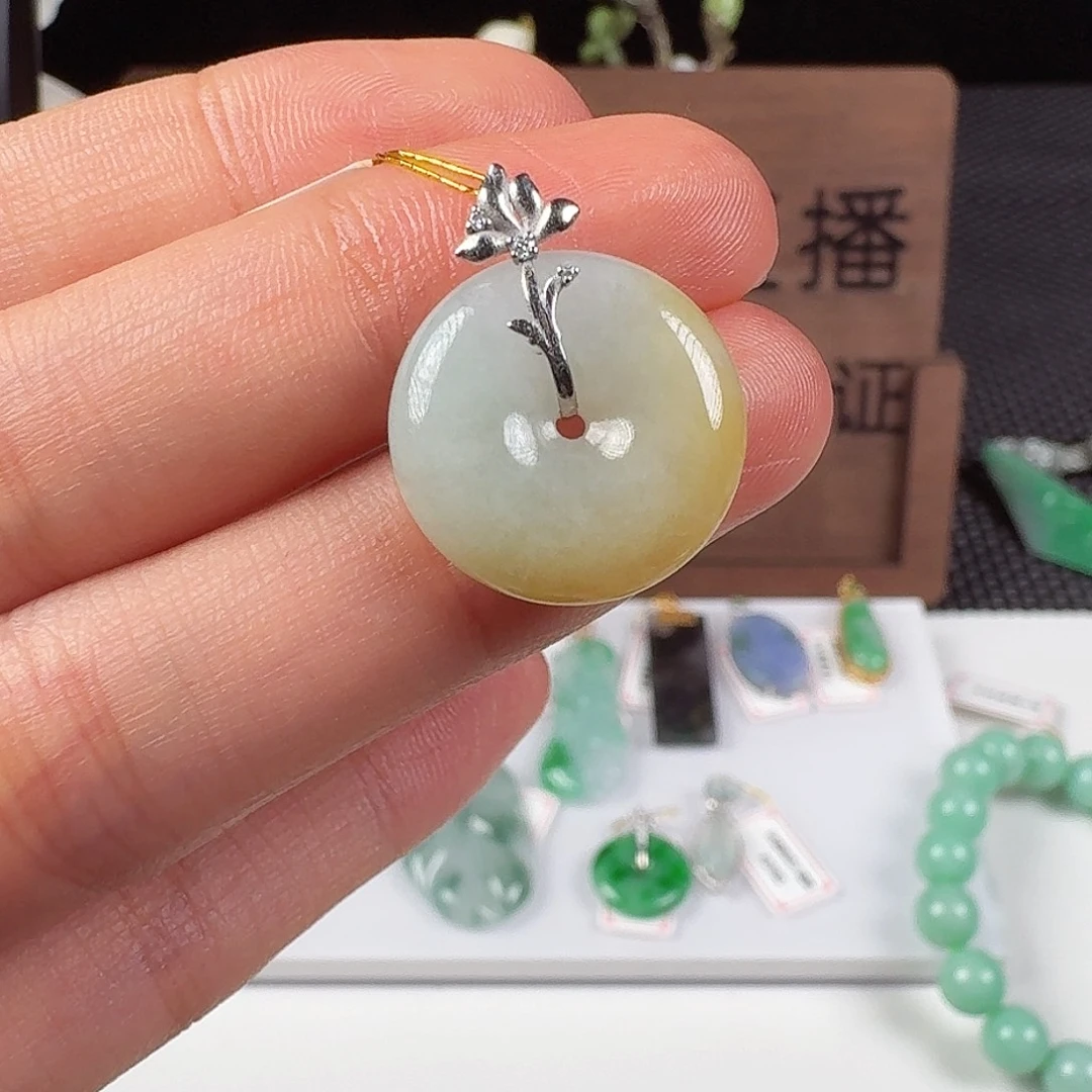 翡翠18K金镶嵌颈饰