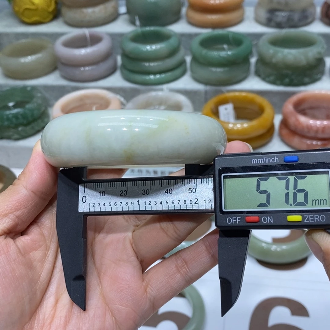 石英岩玉未镶嵌手镯