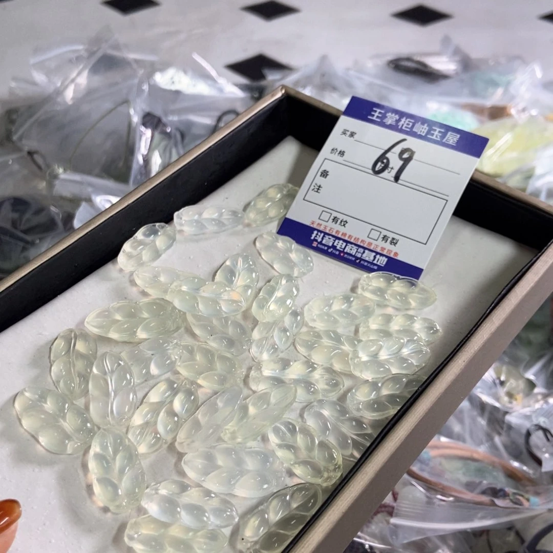 岫玉吊坠吊坠未镶嵌多样性，发一个