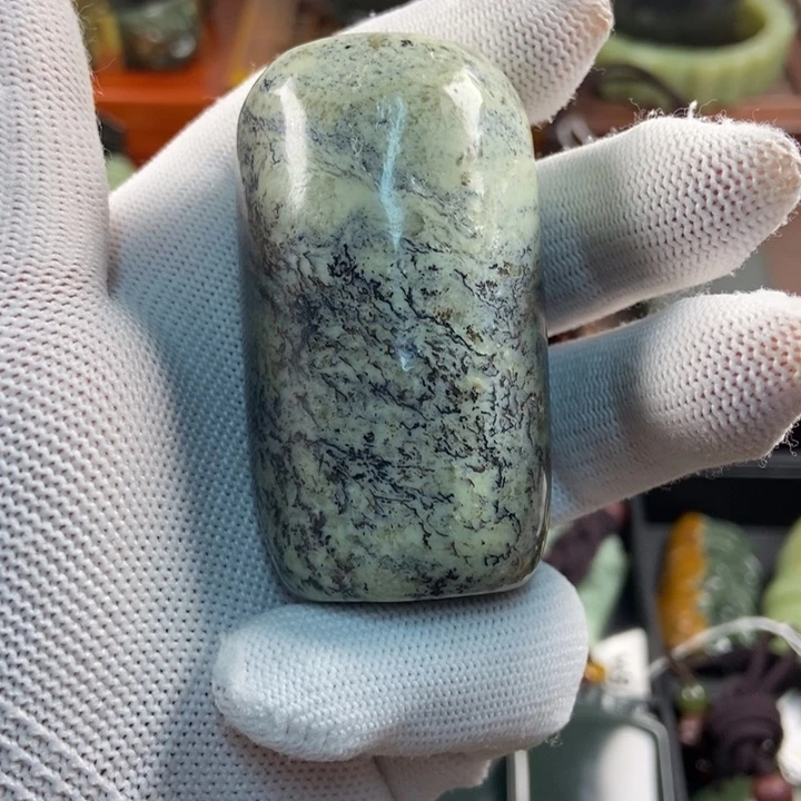 透闪石质玉未镶嵌把件^**石